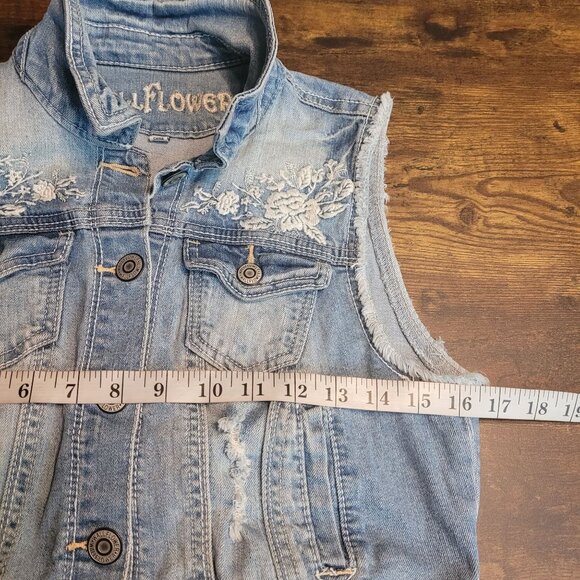 Wallflower Denim Vest M Floral Embroidered Ripped Medium Light Wash Fray Detail - Picture 6 of 8